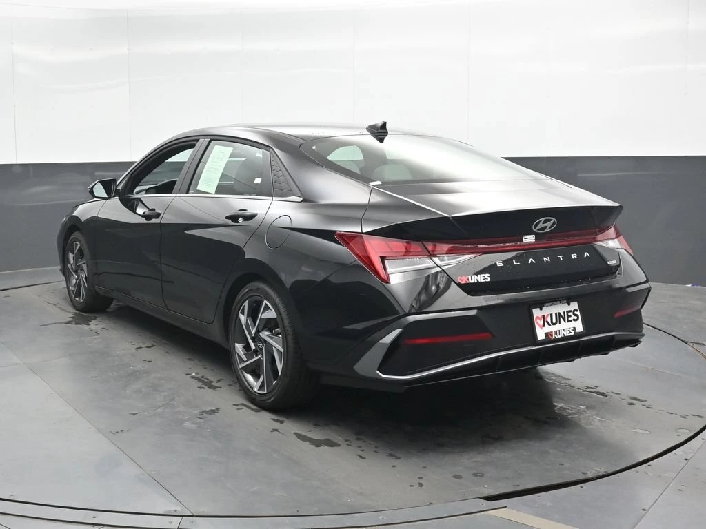 2026 Hyundai Elantra Limited - Photo 10