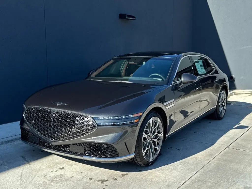 2026 GENESIS G90 Base's photo
