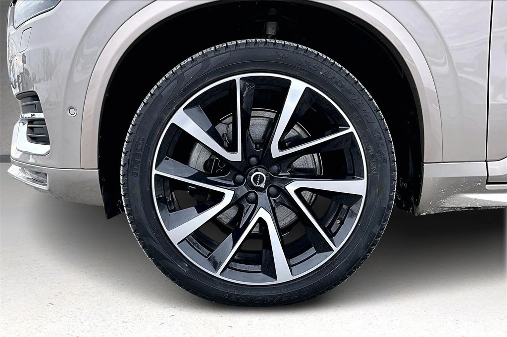 2023 Volvo - image 35