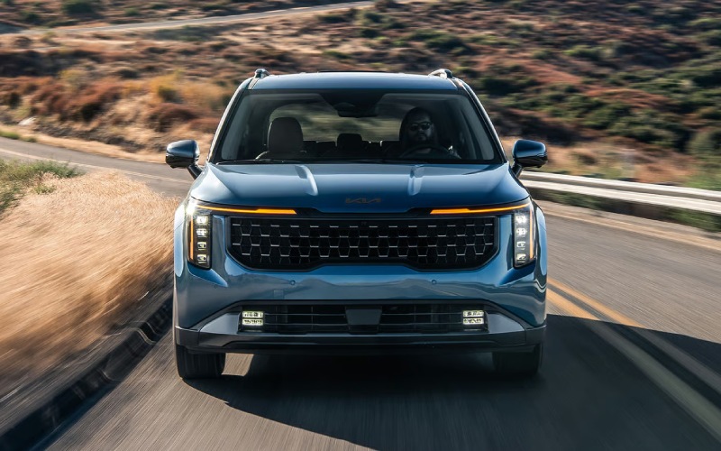Which family van has the smarter tech for Redmond, OR — the 2026 Kia Carnival MPV or the 2026 Honda Odyssey?