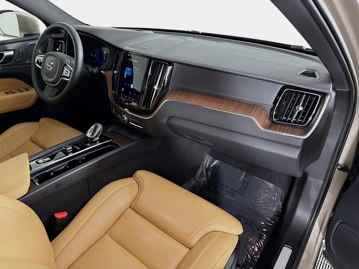 2023 Volvo - image 31