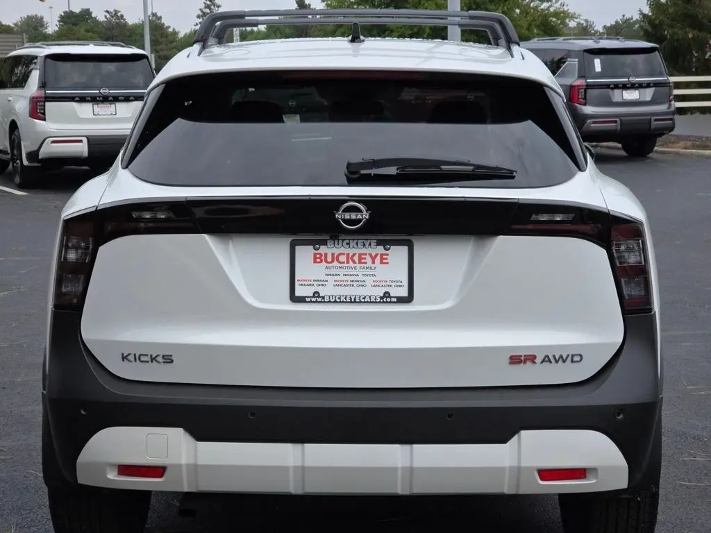 2026 Nissan Kicks SR photo 9