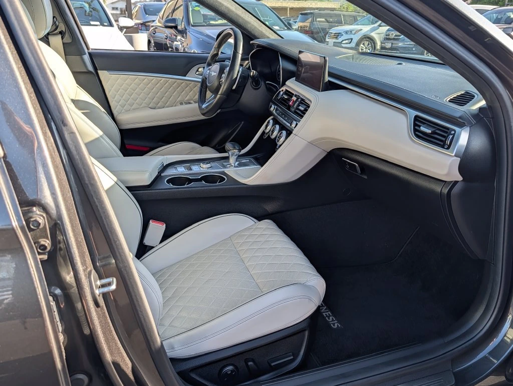 2023 GENESIS G70 Standard - Photo 9