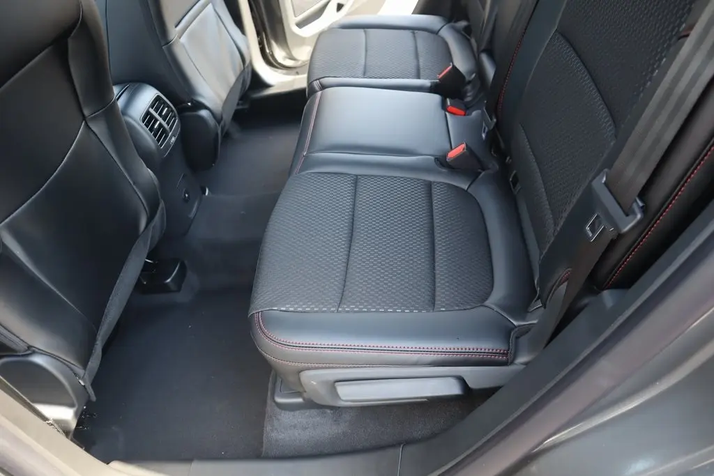 2026 Ford Escape ST-Line photo 13