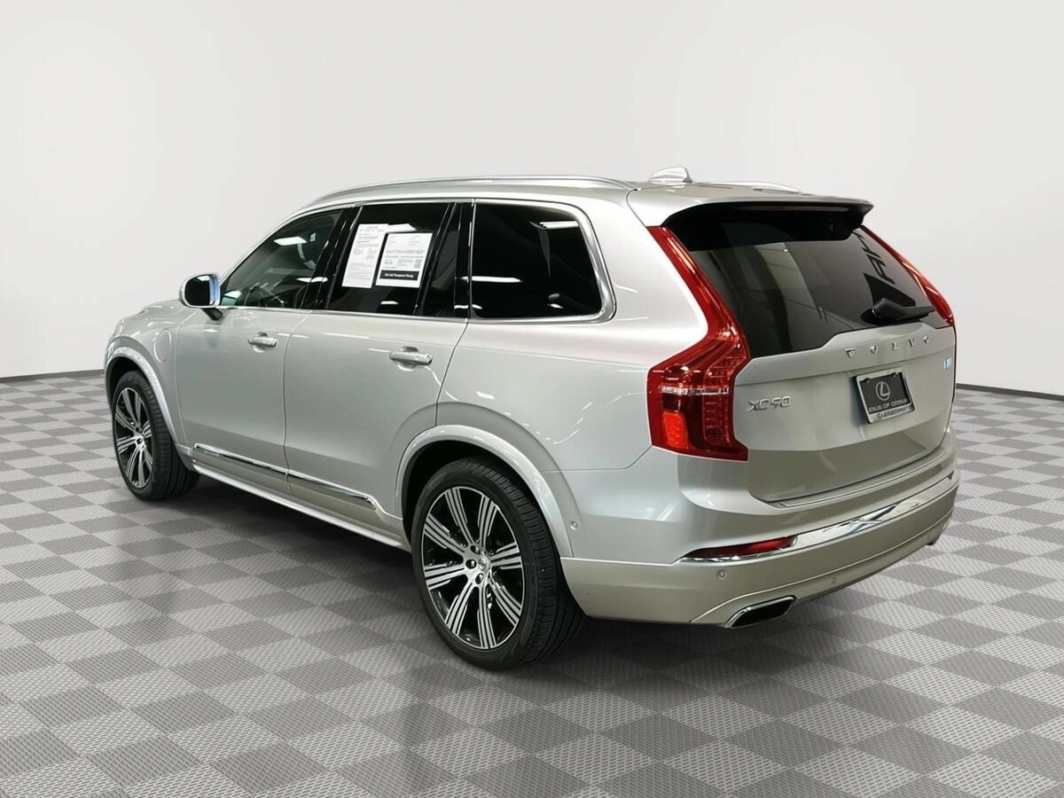 2021 Volvo - image 17