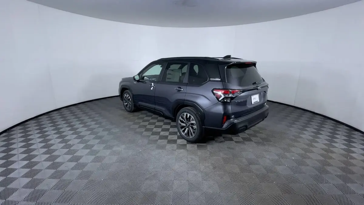 2025 Subaru Forester Touring photo 3