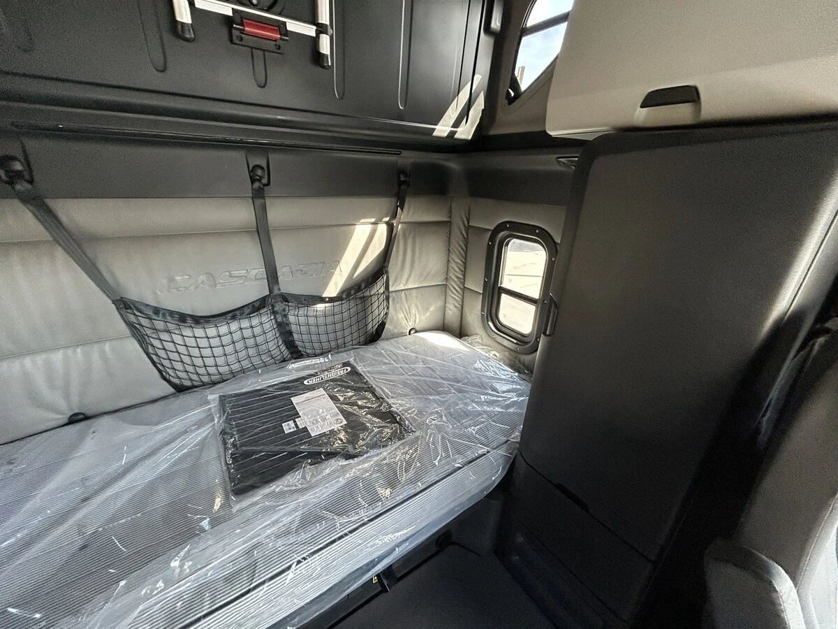 2022 Freightliner Cascadia - image 18