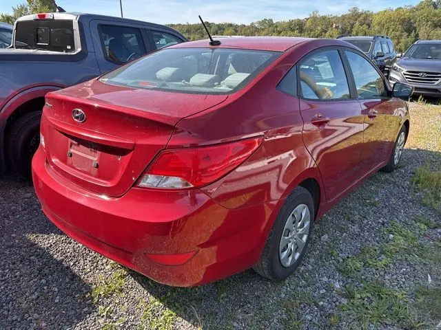 2017 Hyundai Accent SE photo 2