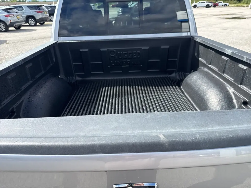 2023 Ram 1500 Classic SLT photo 7