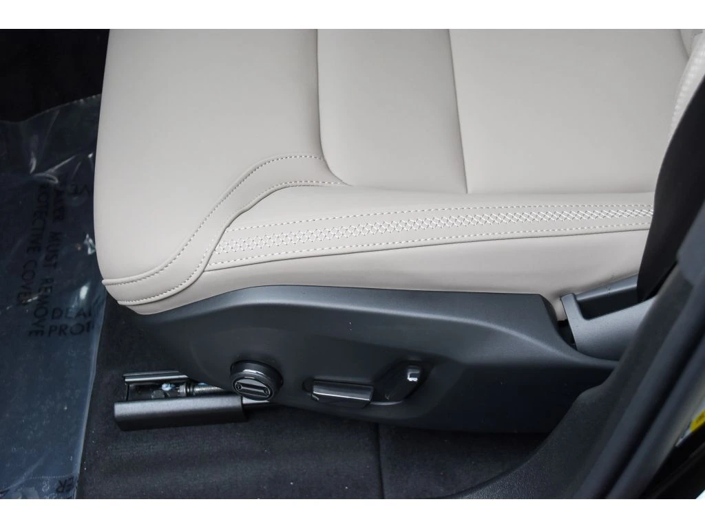 2026 Volvo - image 33