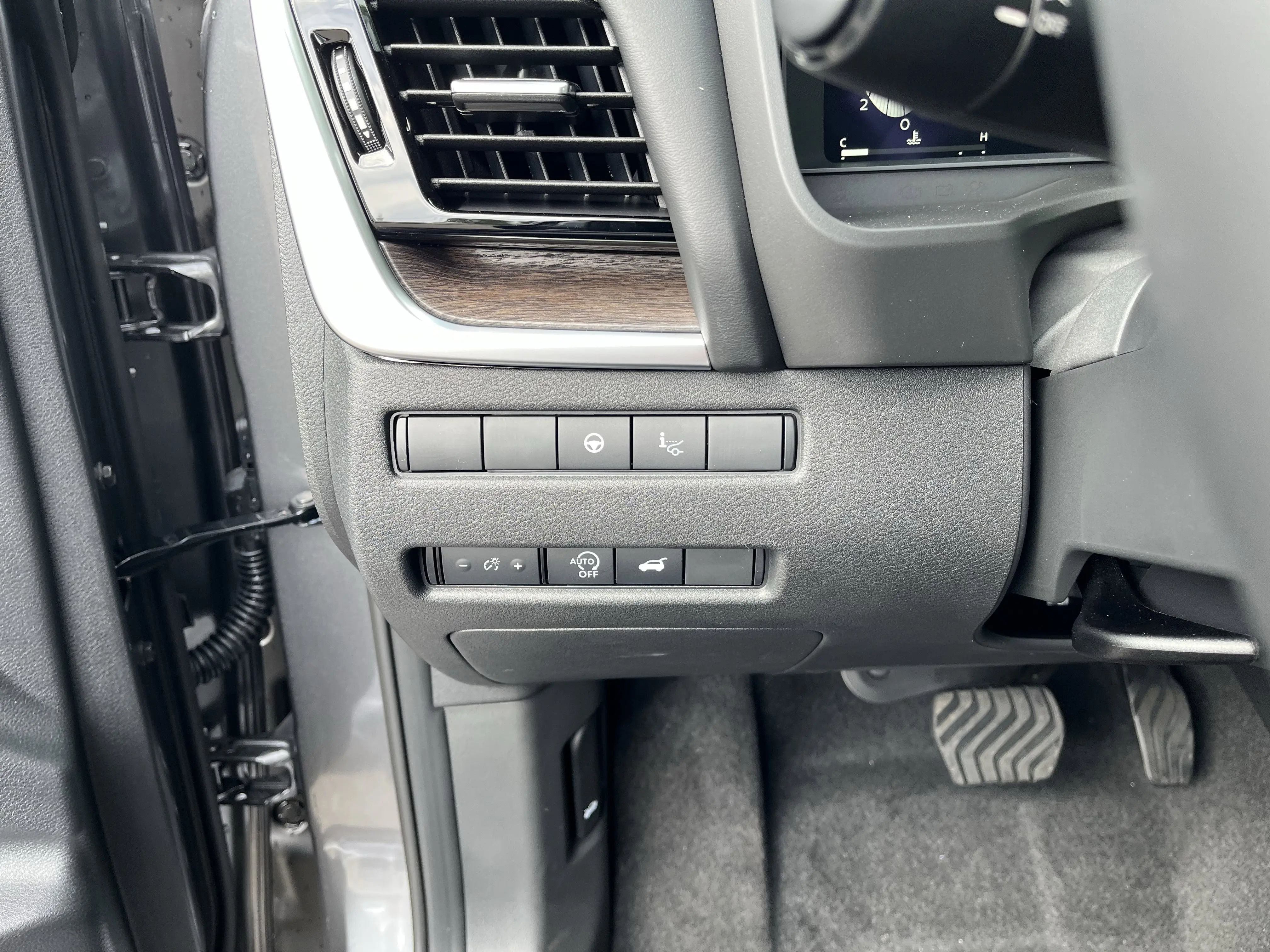 2026 Nissan Rogue Platinum photo 12