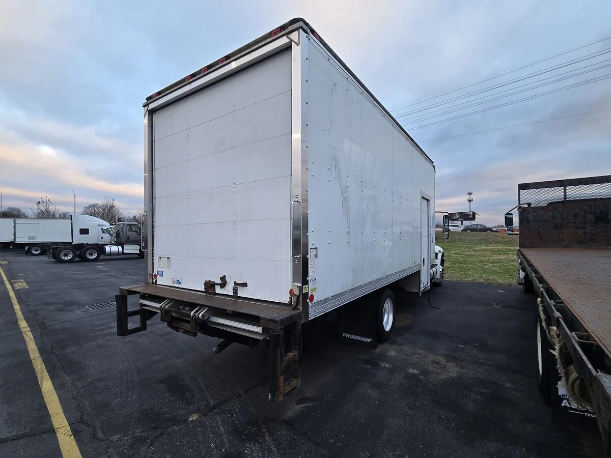 2018 International 4300 in Louisville, KY — photo 5