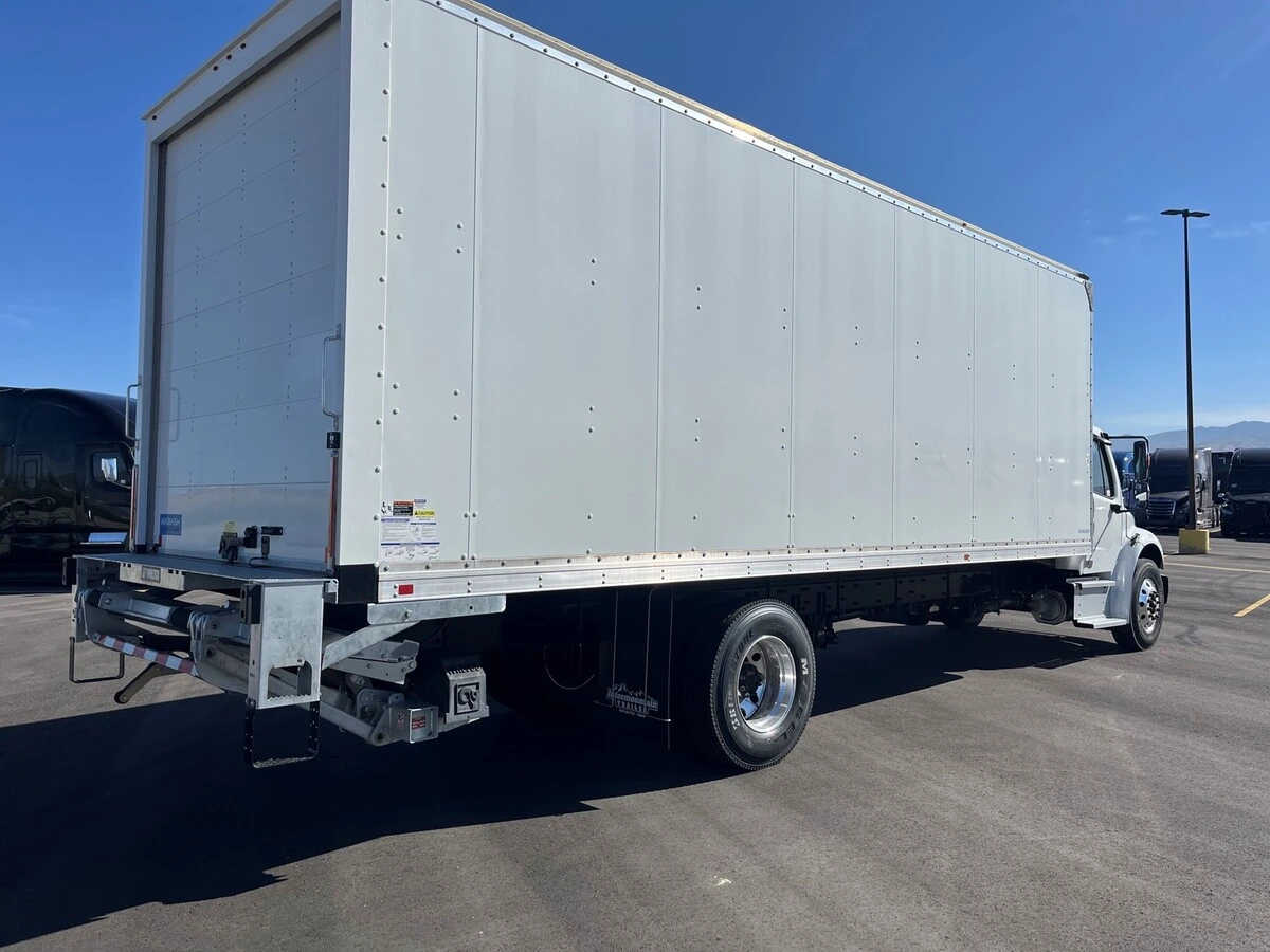 2027 Freightliner M2 106 — photo 5