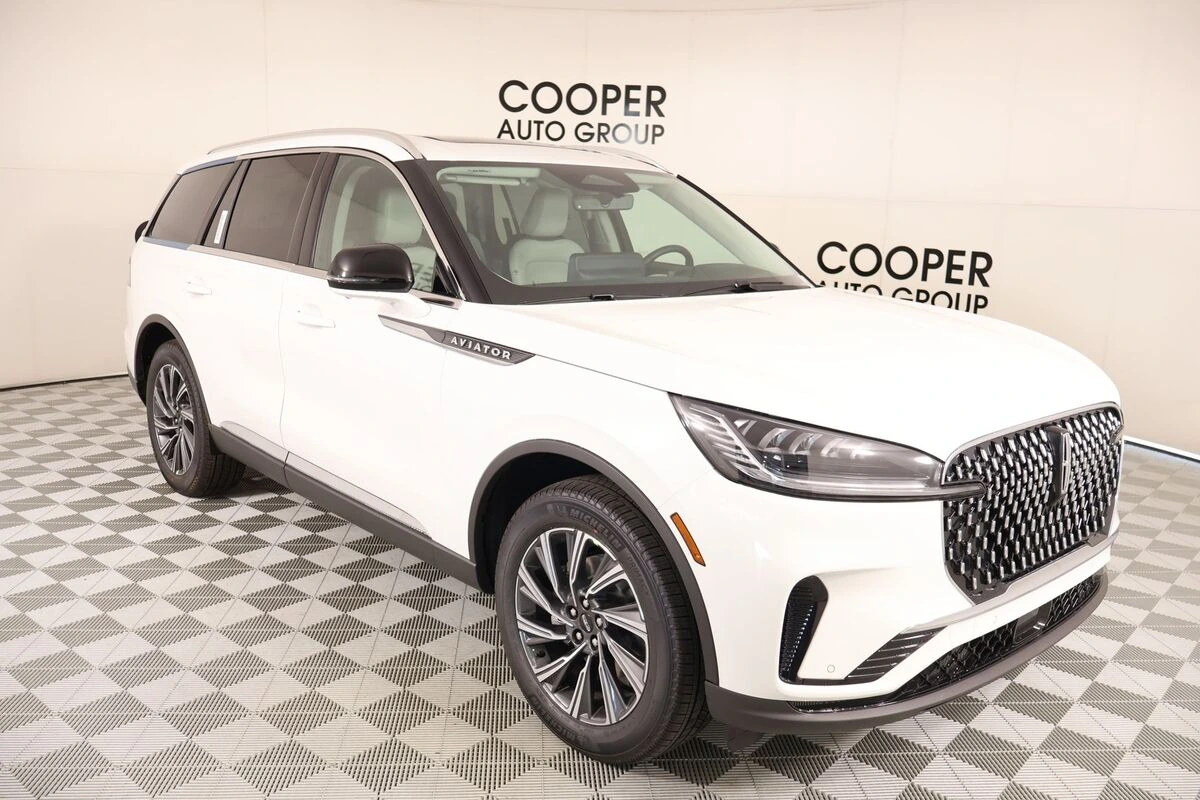 2026 Lincoln Aviator Premiere AWD's photo