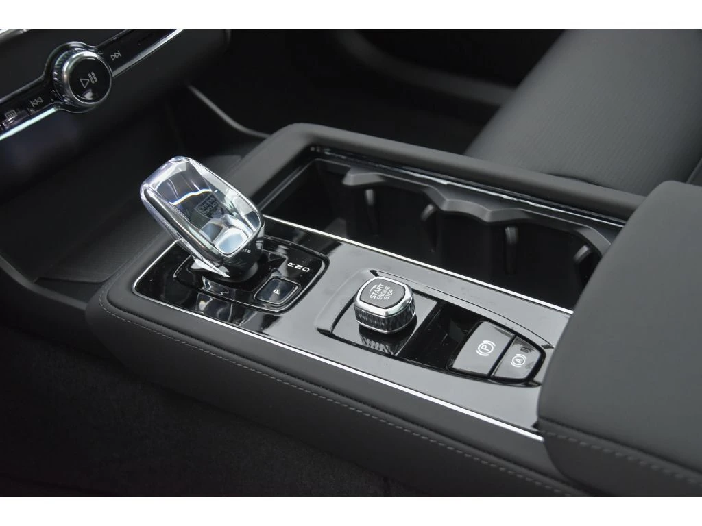 2026 Volvo - image 37