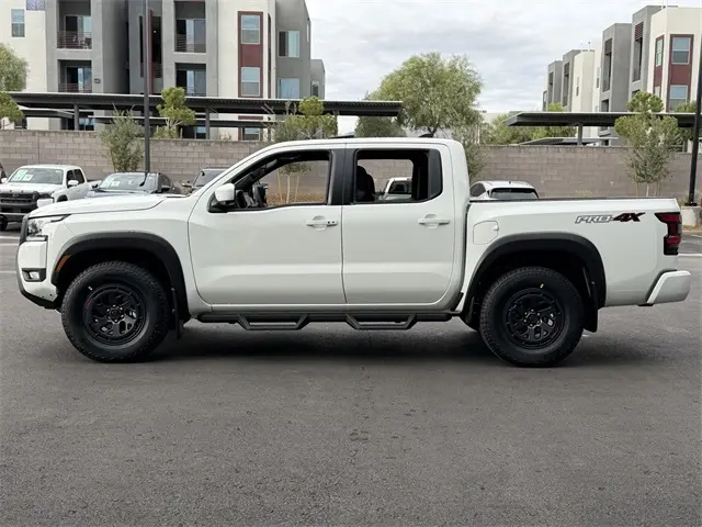 2026 Nissan Frontier PRO-4X photo 2