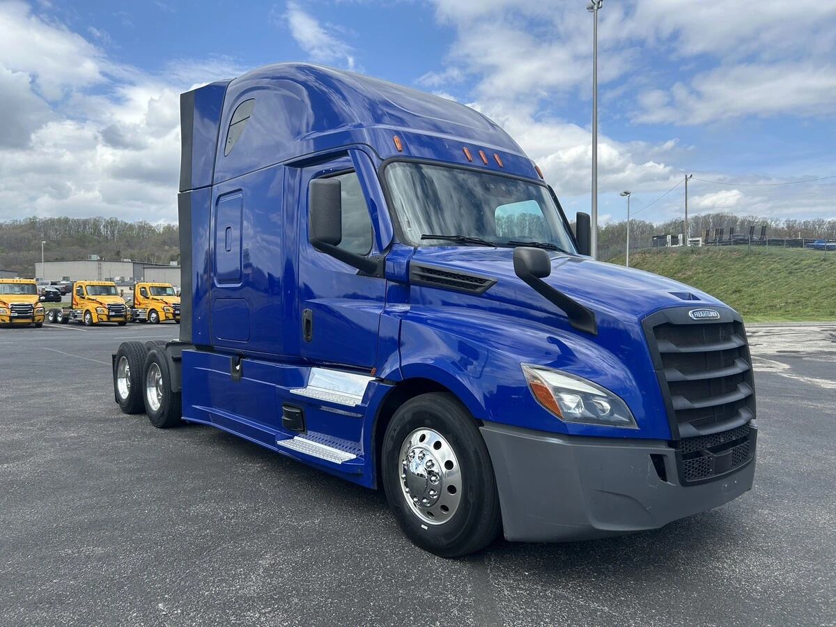 2022 Freightliner Cascadia - image 8
