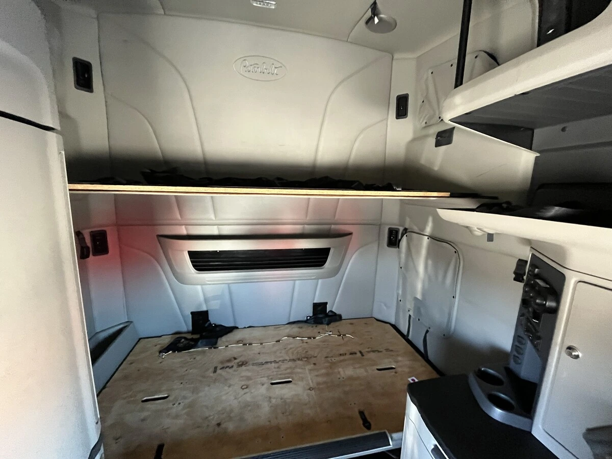 2023 Peterbilt 579 - image 26