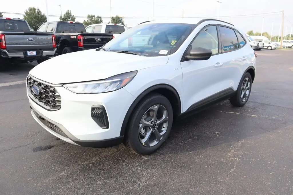 2026 Ford Escape ST-Line photo 2