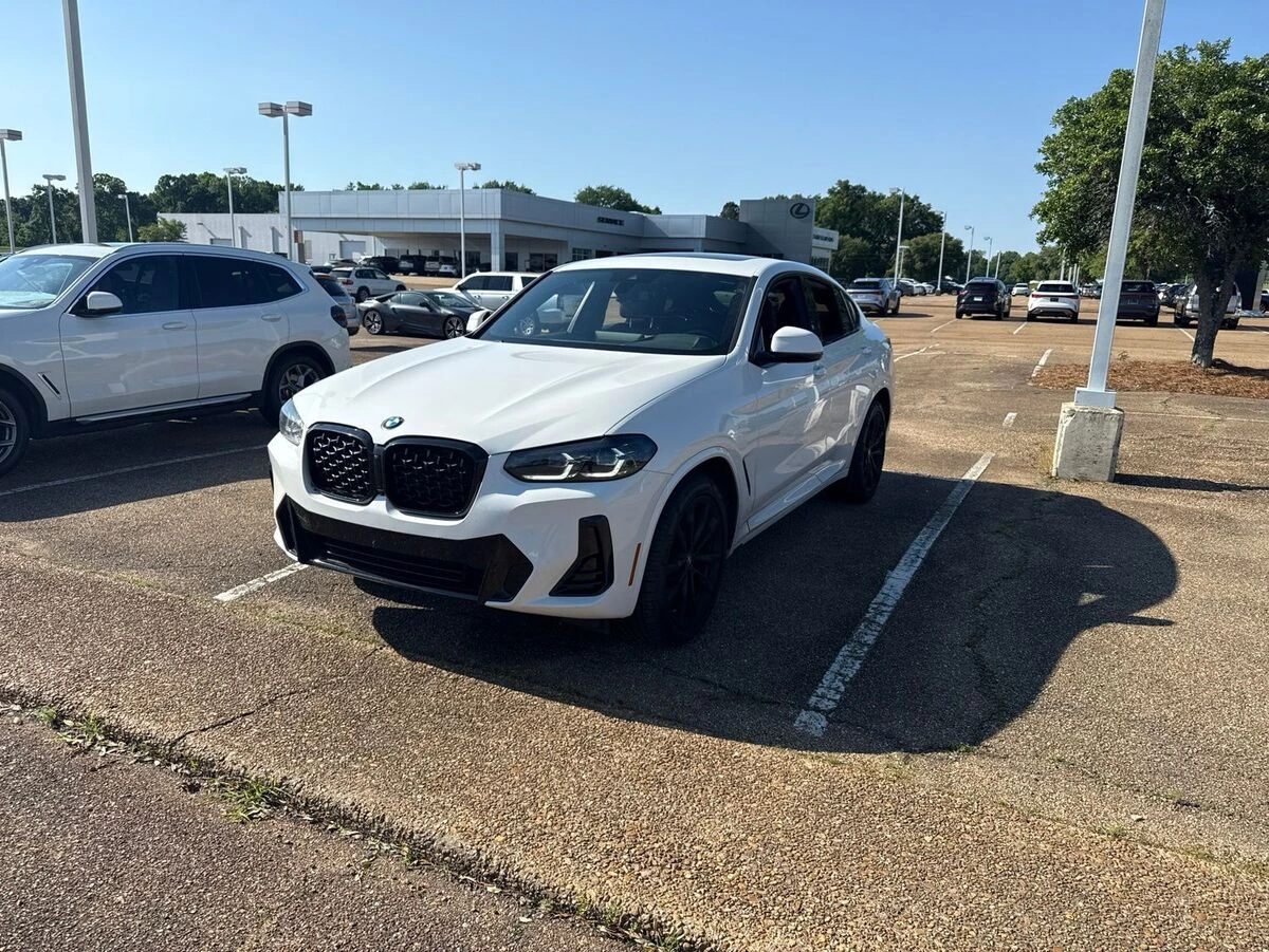 2023 BMW X4 xDrive30i's photo