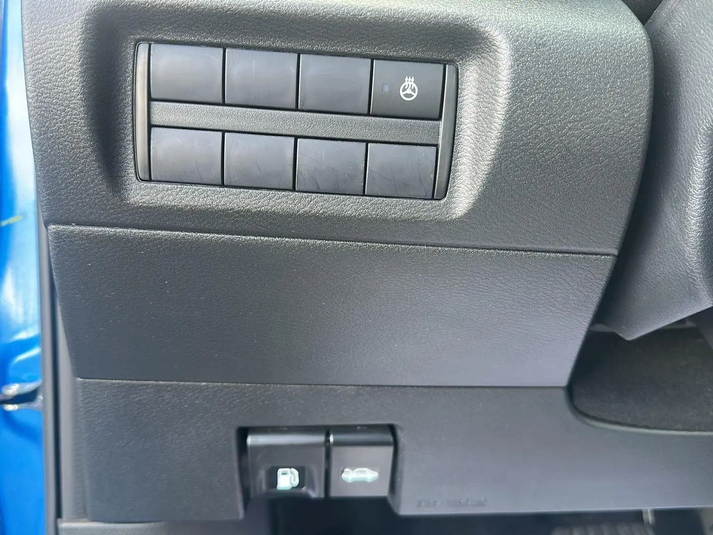 2023 Nissan Kicks SR photo 11