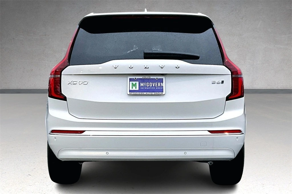 2026 Volvo - image 4