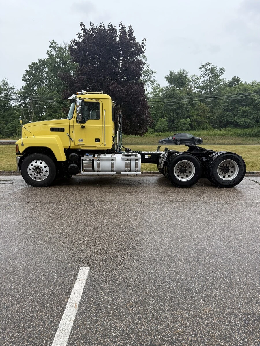 2019 Mack Pinnacle in Warminster, PA — photo 3