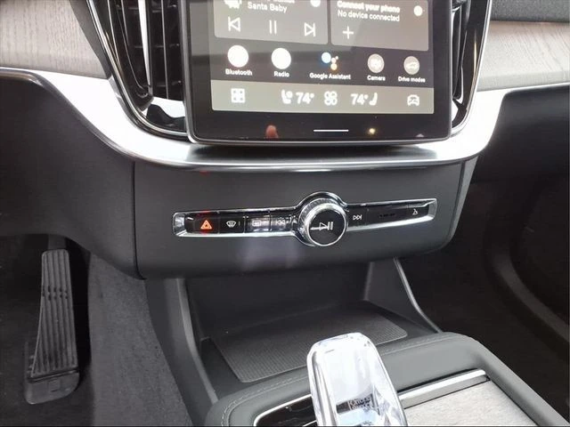 2026 Volvo - image 19