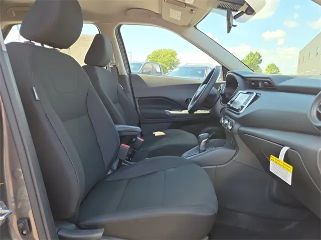 2025 Nissan Kicks Play S photo 25