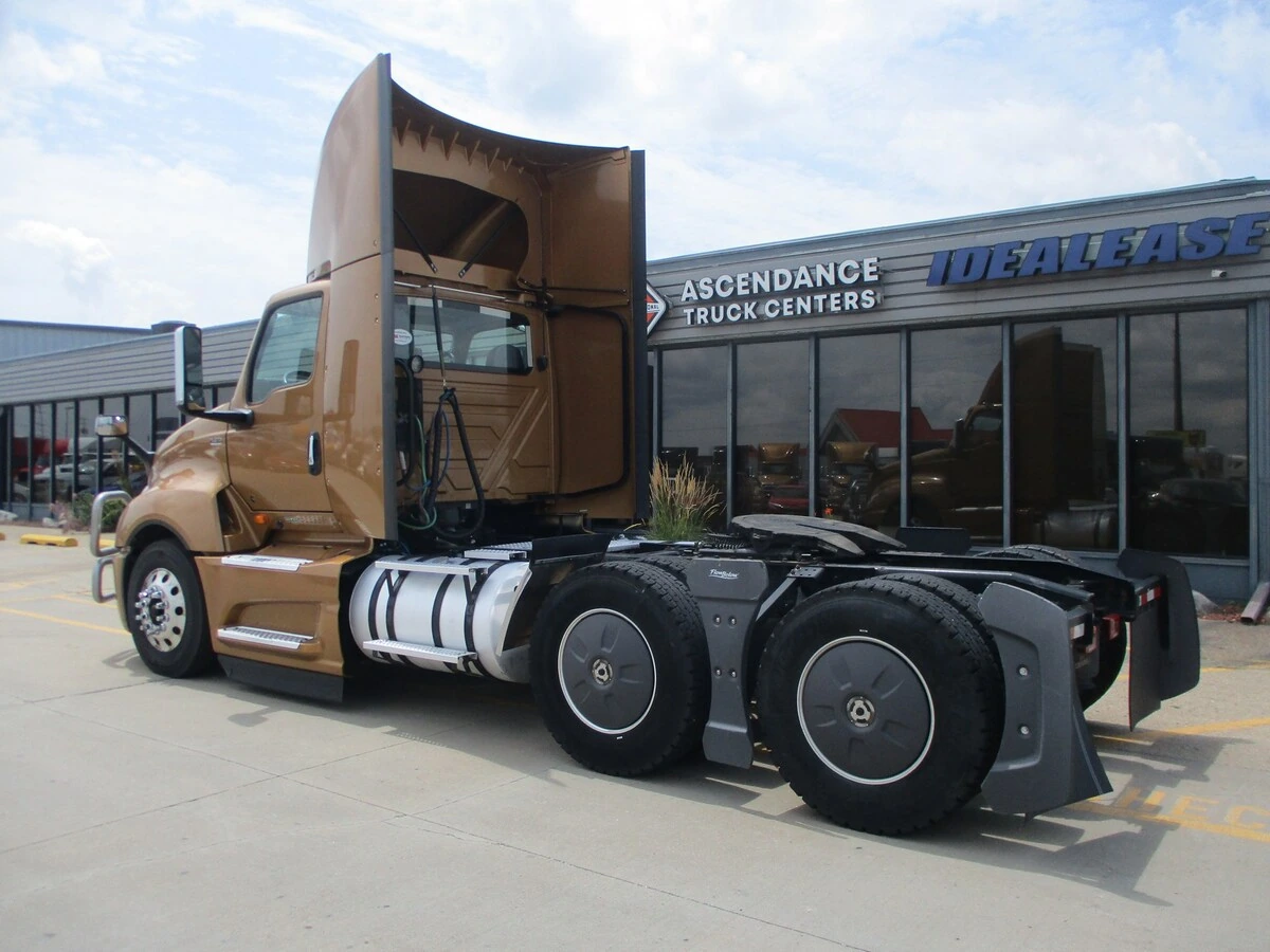 2022 International LT in Altoona, IA — photo 6