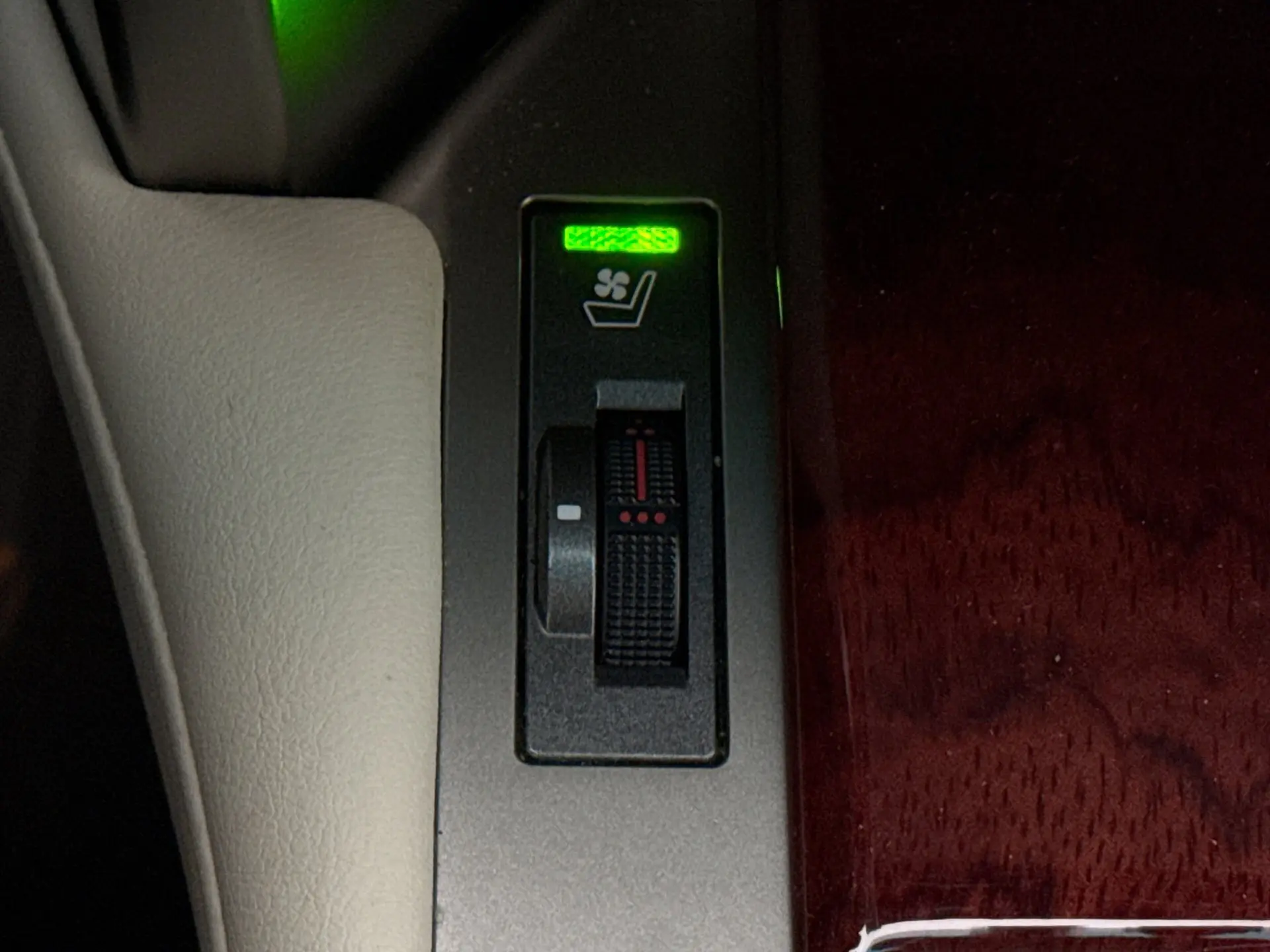 2011 Lexus GX Base photo 21