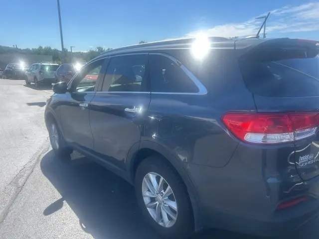 2016 Kia Sorento LX photo 3