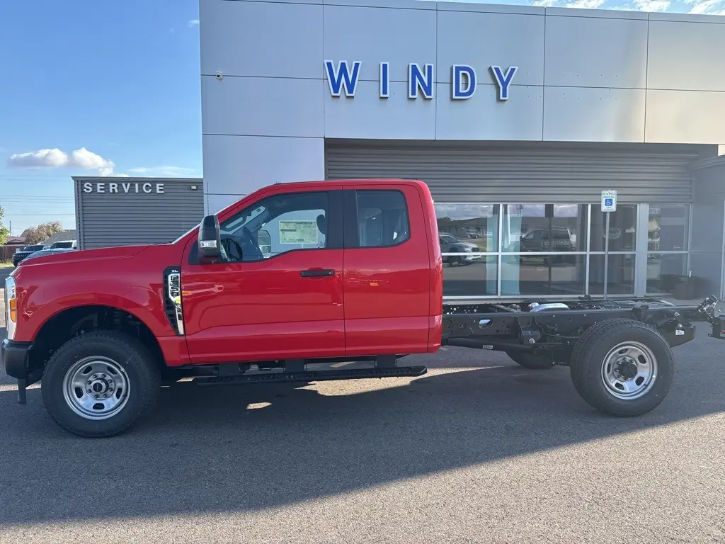 2026 Ford F-350 photo 7