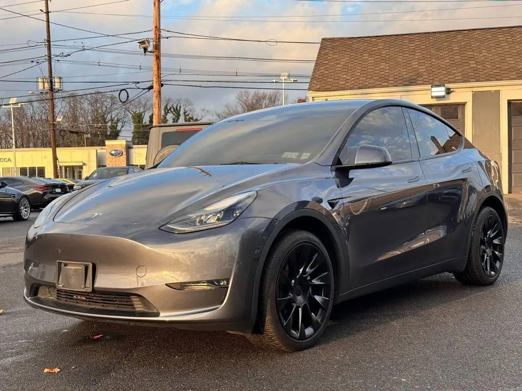 2023 Tesla Model Y Long Range photo 3