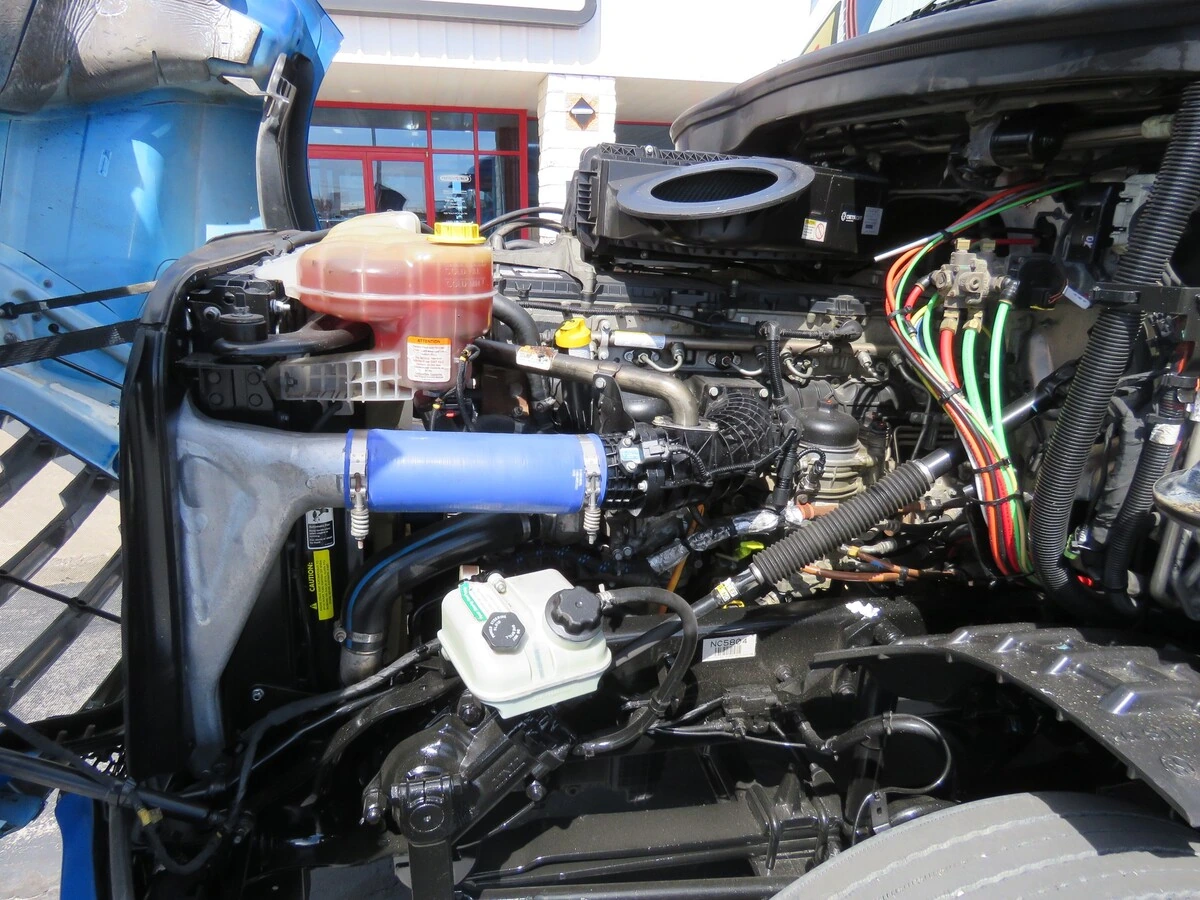 2022 Freightliner Cascadia - image 12