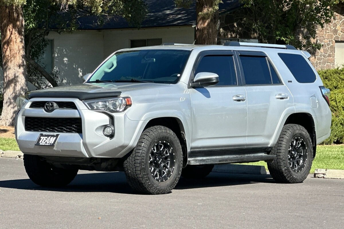2019 Toyota 4Runner SR5 - Photo 8