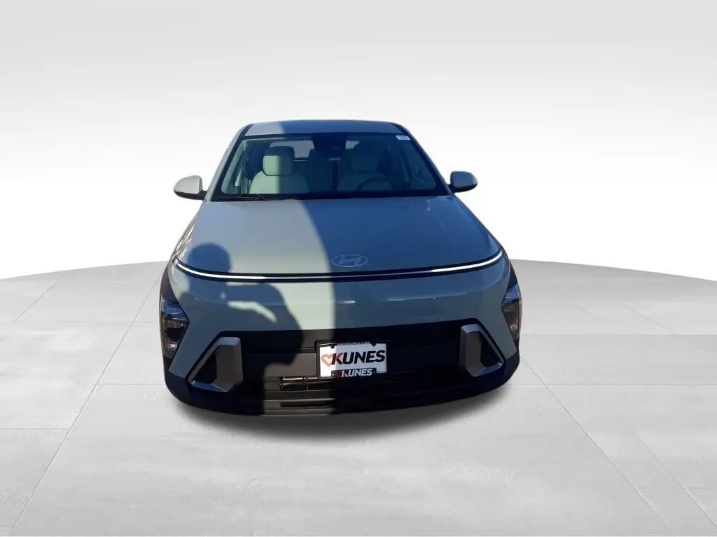 2026 Hyundai Kona SE photo 2