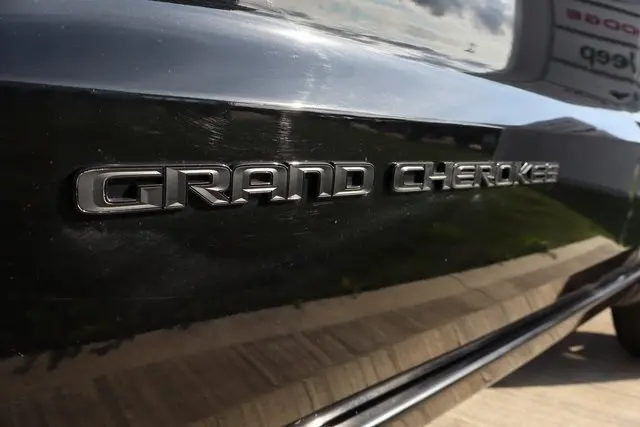 2020 Jeep Grand Cherokee Altitude photo 2