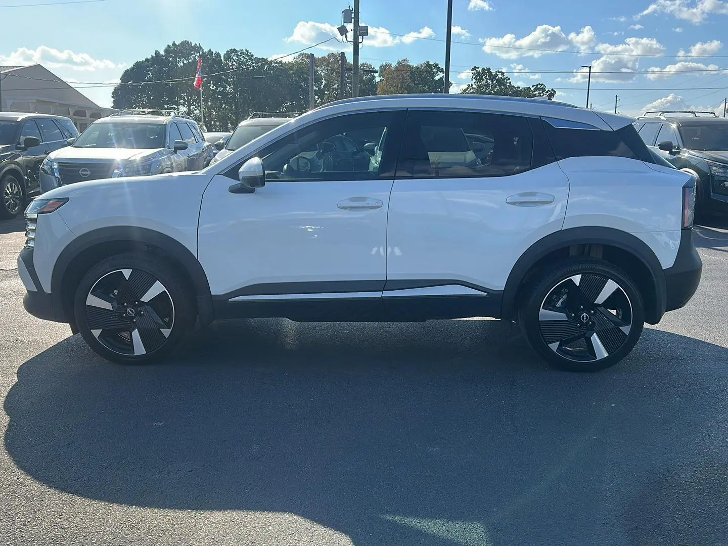 2025 Nissan Kicks SR photo 3