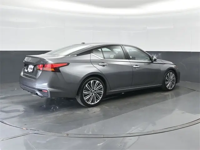 2023 Nissan Altima 2.5 SL photo 3