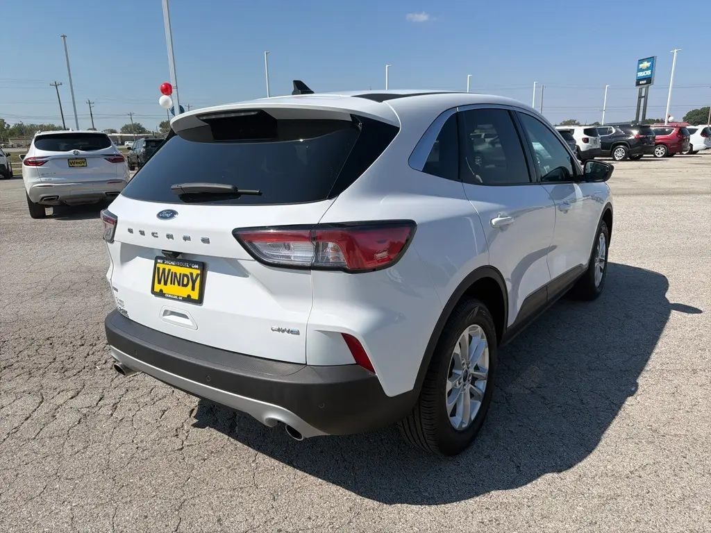 2022 Ford Escape SE photo 5