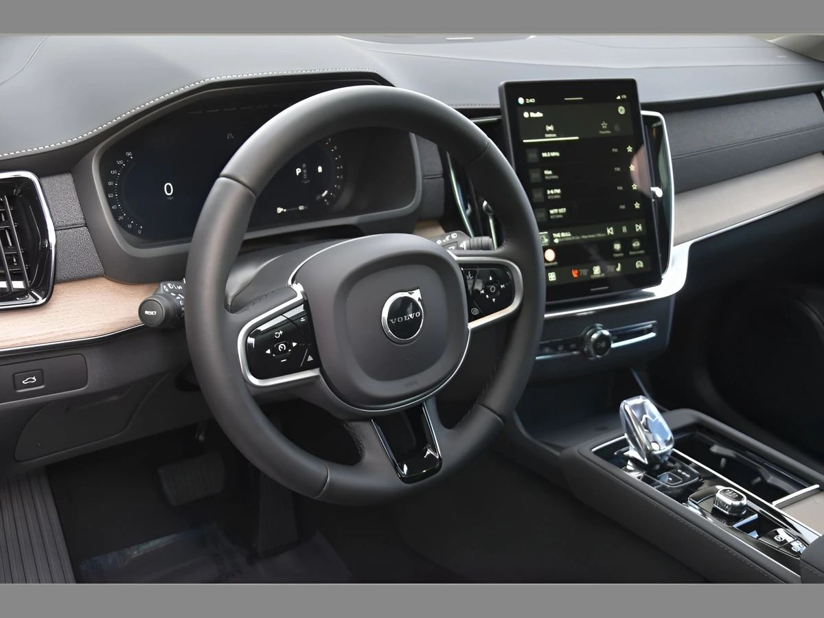 2026 Volvo XC90 Plus - Photo 8