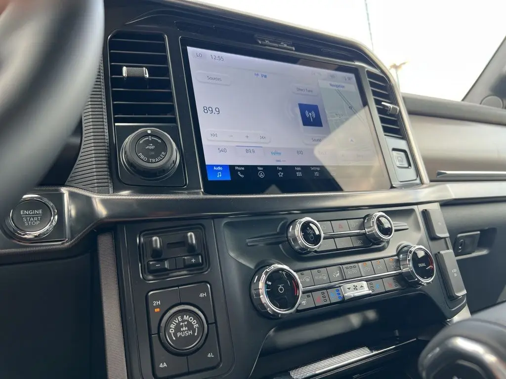 2025 Ford F-150 Platinum photo 13