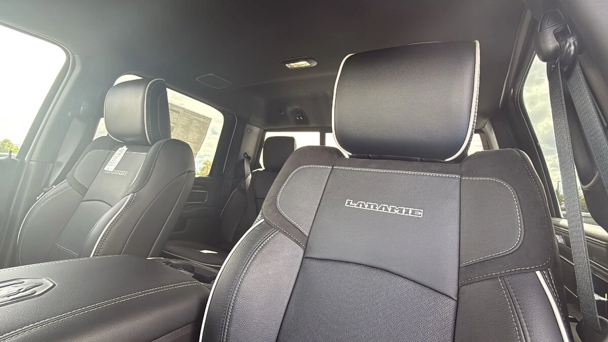 2026 RAM 3500 Laramie - Photo 10