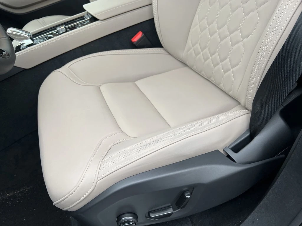 2026 Volvo - image 6