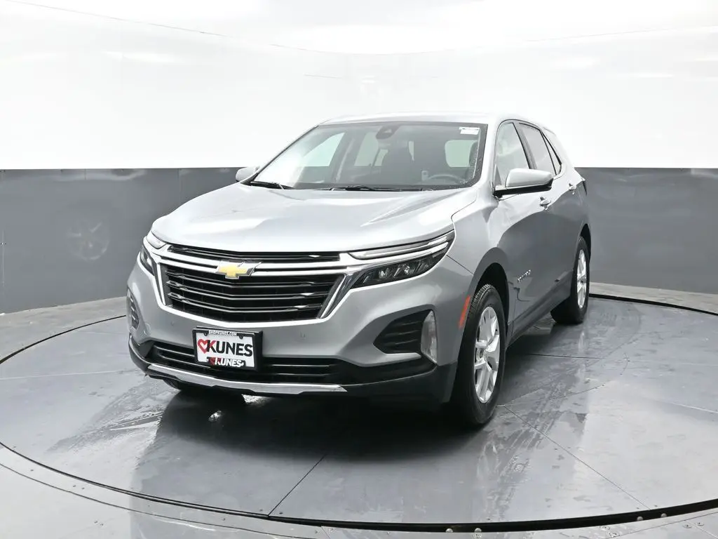 2024 Chevrolet Equinox LT photo 3