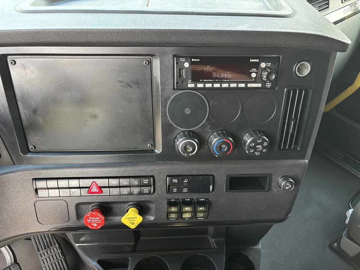 2024 Freightliner Cascadia - image 10