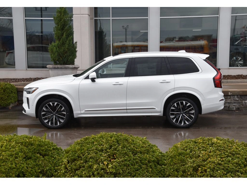 2026 Volvo - image 7