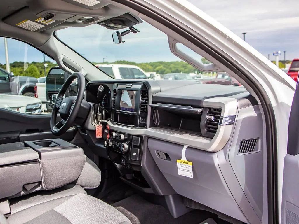 2025 Ford F-450 XLT photo 21