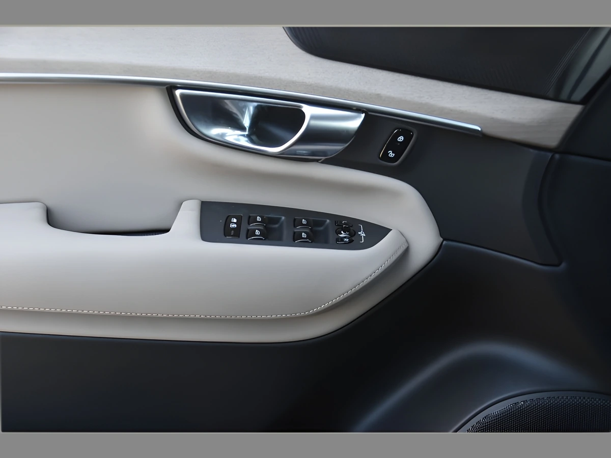 2026 Volvo XC90 Plus - Photo 26